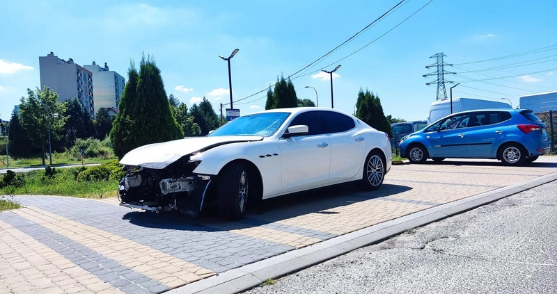 samochody osobowe Maserati Ghibli cena 42900 przebieg: 88000, rok produkcji 2015 z Rzeszów